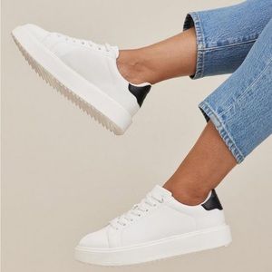 NWT Torrid Chunky Lace-Up Sneaker 10.5 (WW)